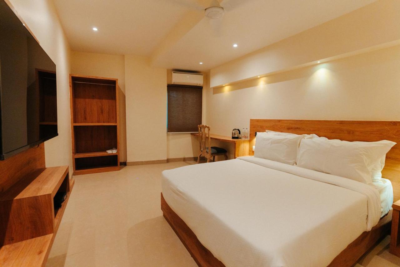 Arnna Hotel - Goregaon Mumbai  Buitenkant foto
