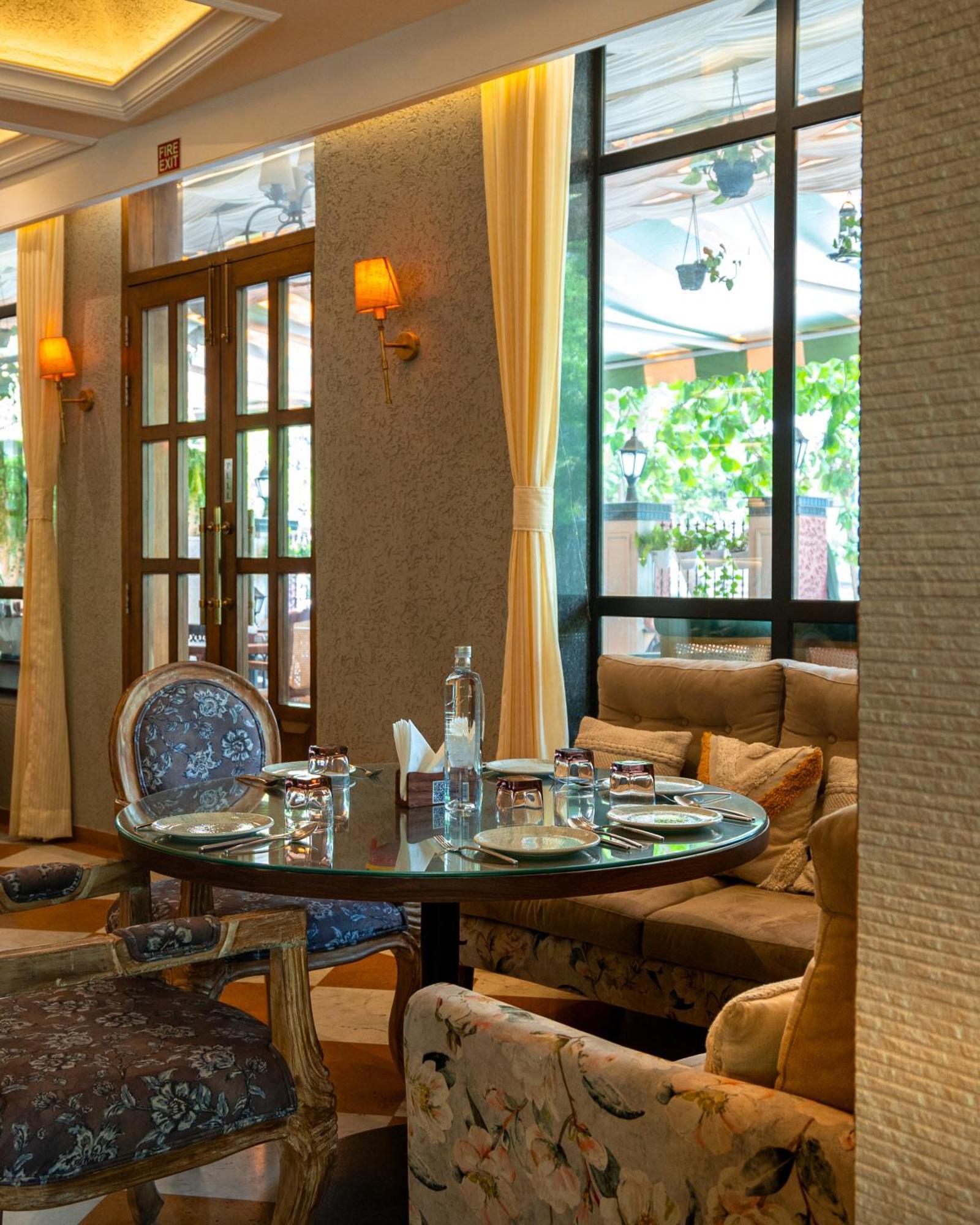 Arnna Hotel - Goregaon Mumbai  Buitenkant foto